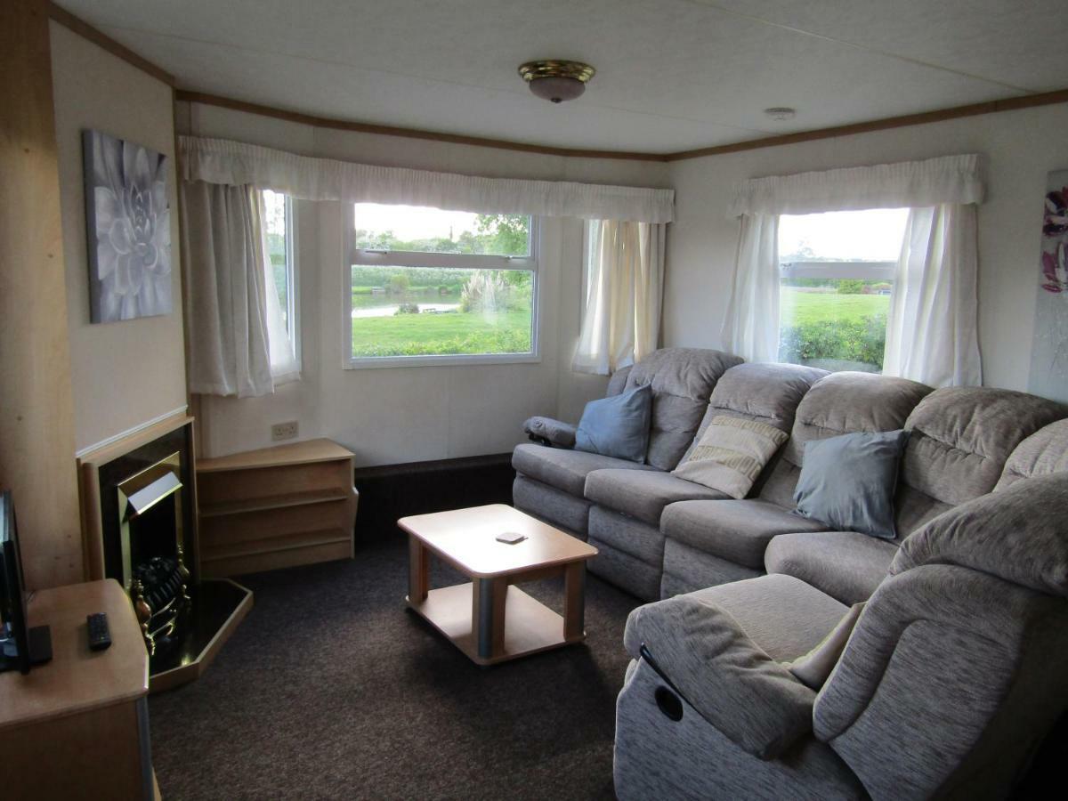Fenlake Holiday Accommodation Metheringham Extérieur photo
