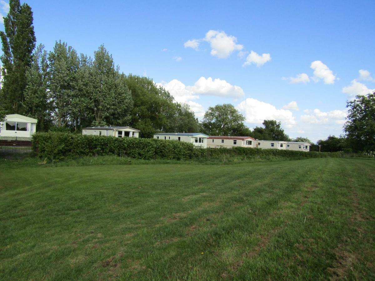 Fenlake Holiday Accommodation Metheringham Extérieur photo